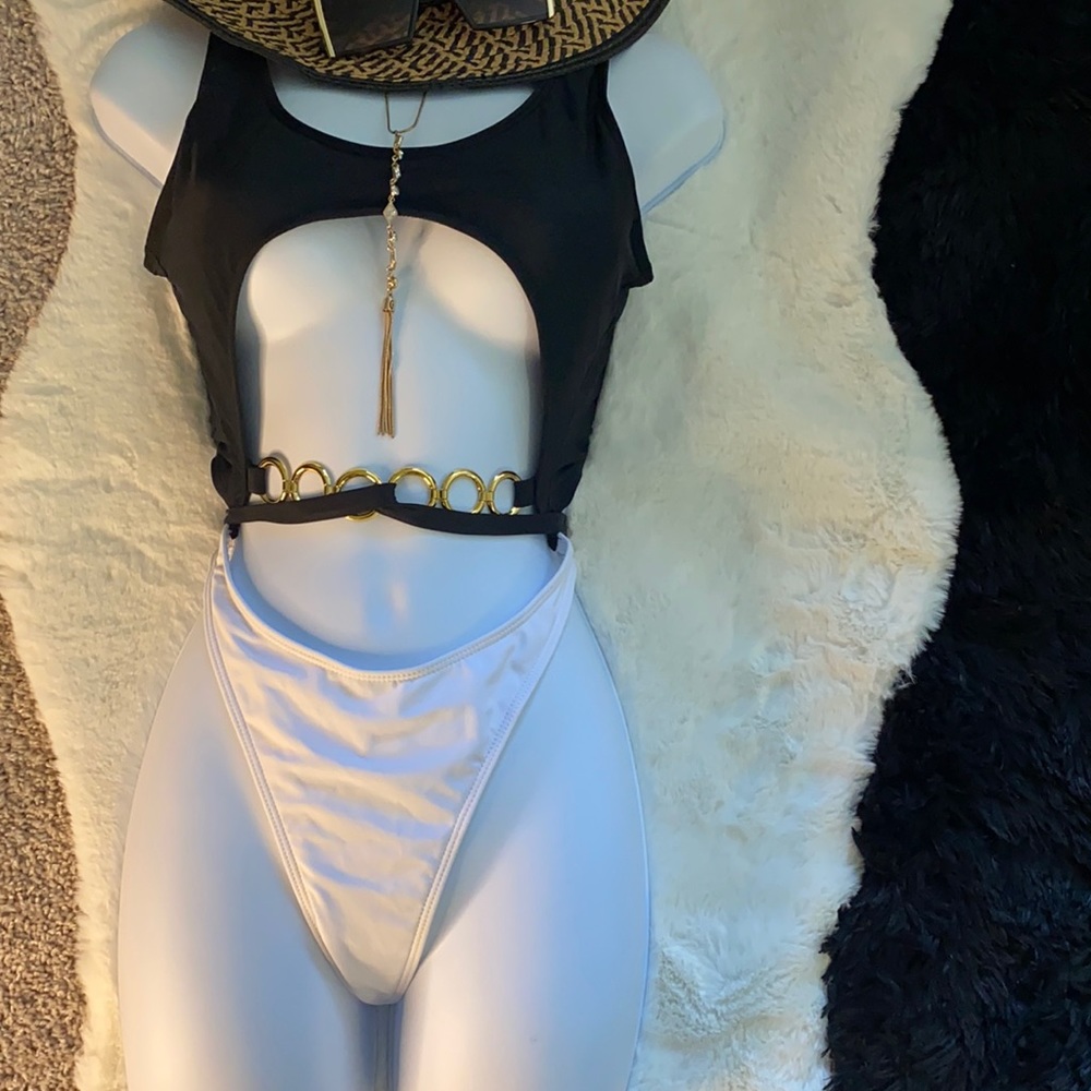 Black and white monokini